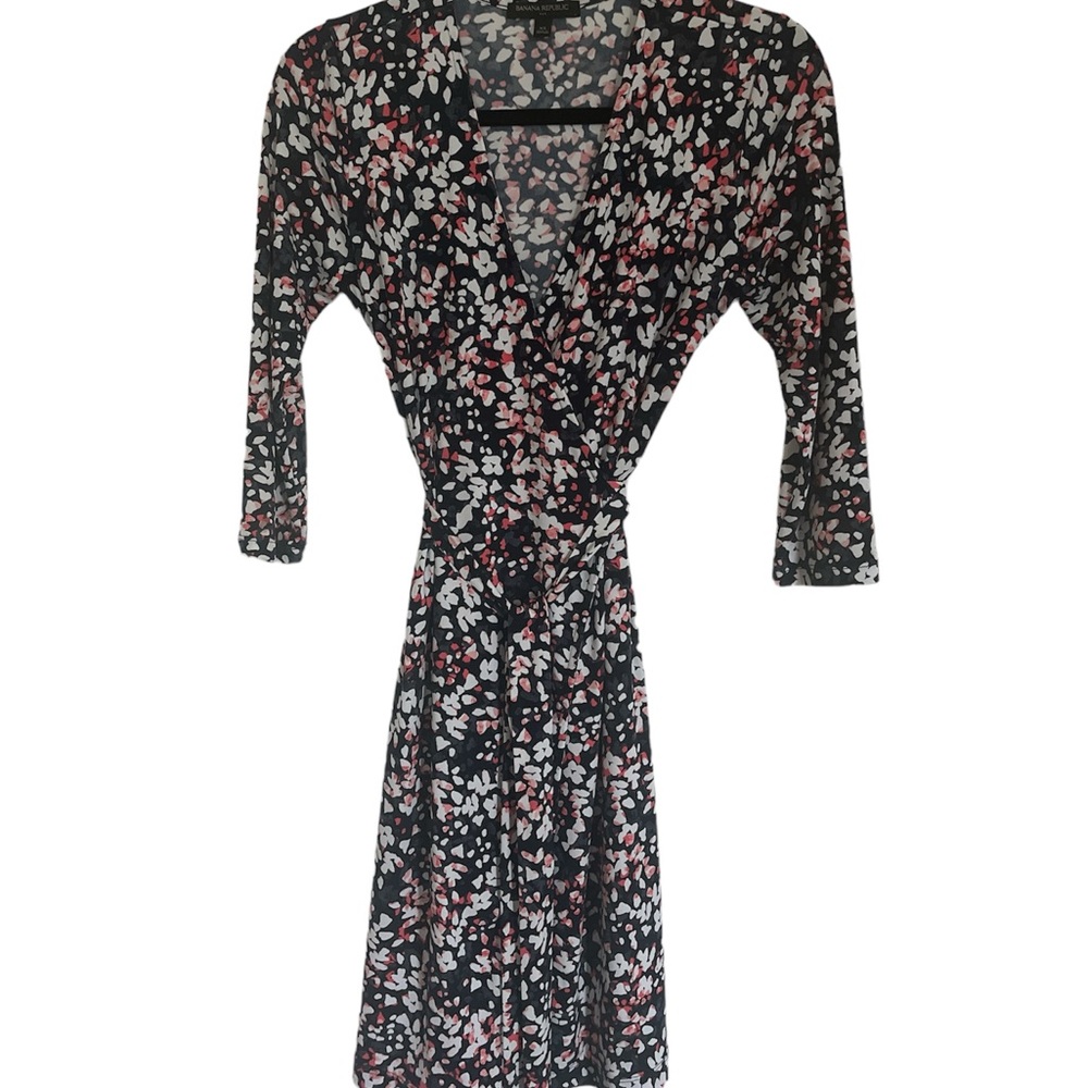 Banana Republic size XS wrap dress v neck 3/4 sleeves.